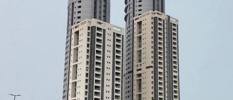 Eko Pearl Exterior