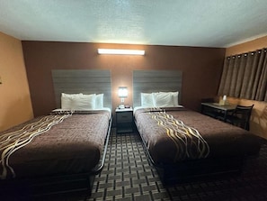 Queen Room With Two Queen Beds- Non Smoking  image 4