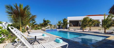 Enjoy the Aruba sun while relaxing in the pool.
