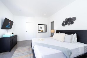 Cozy retreat: Unwind in this charming Airbnb bedroom.