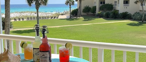 Dine Alfresco Overlooking the Emerald Coast ~ Perfect Place to Rest & Relax!