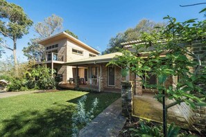 Lovely lawn and outdoor deck to enjoy balmy evenings and a BBQ
