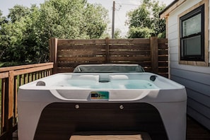 Bain à remous extérieur