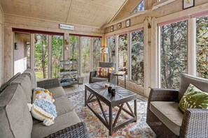 Catnap in the sunroom, anyone?