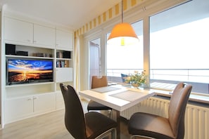 Haus Metropol, App. 158, Wohn-Schlafzimmer