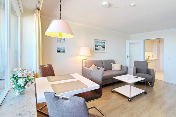 Haus Metropol, App. 158, Wohn-Schlafzimmer