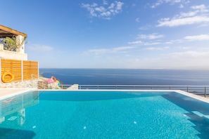 A private, 32 sq.m. swimming pool, with a depth of 1.70 m and convenient step access.