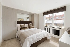 Bedroom 1 - King Size Bed