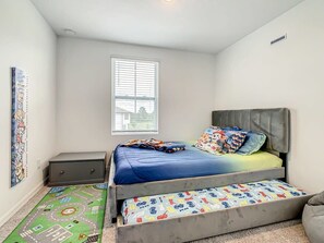 Spacious and comfortable room with sunlight and good ventilation.