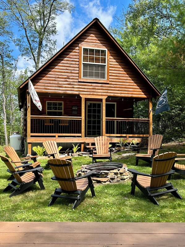 Front view of the cabin / main entrance.