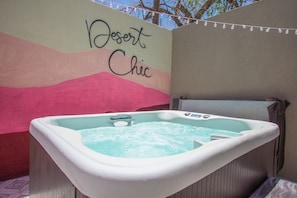 Bañera de hidromasaje al aire libre
