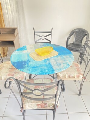 DIning table set for 4 persons