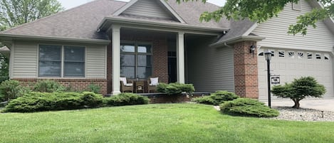 Front view of the home
Very Quiet neighborhood, kids can play no worries