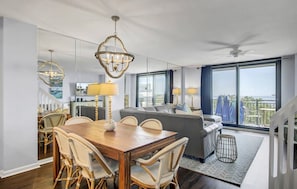 Dining Living Area 420 C Shipwatch