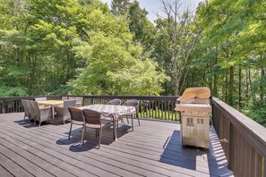 Deck | Gas Grill | Outdoor Seating & Dining