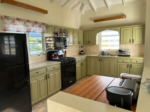 full appliance kitchen