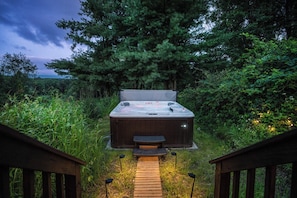 Outdoor spa tub