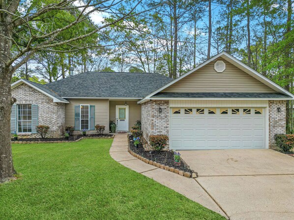 Book the best Airbnb in Ocean Springs! An exterior view of your next stay in an expertly maintained property. This home offers a comfortable and spacious experience for all guests.