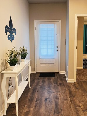 Book the best Airbnb in Lake Charles! Enjoy a private entrance equipped with security cameras, lights, and smart locks for a safe and convenient stay.
