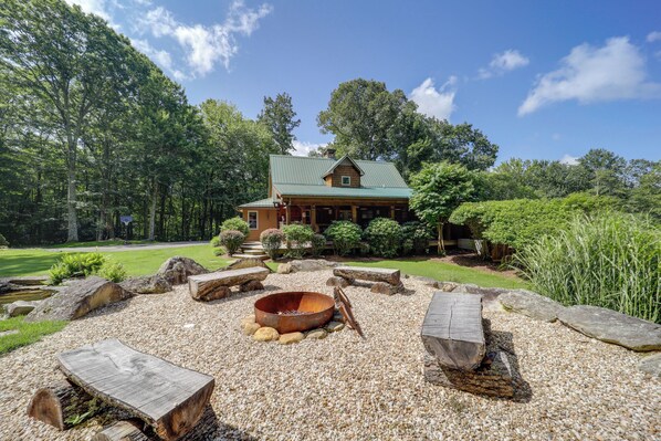 Banner Elk Vacation Rental | 3BR | 2BA | 2,000 Sq Ft | 4 Steps to Enter