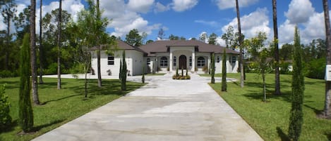 Long driveway with 2.5 acres of privacy