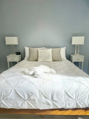 Bedroom with queen memory foam bed