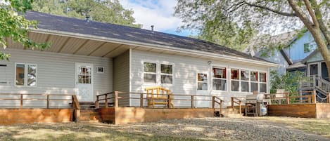 Spirit Lake Vacation Rental | 3BR | 2BA | 1,385 Sq Ft | Stairs Required