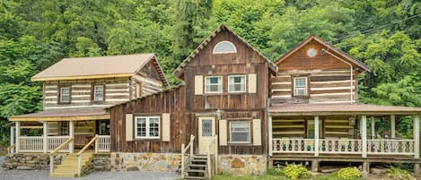 Seneca Rocks Vacation Rental | 4BR | 2BA | Stairs Required | 2,400 Sq Ft