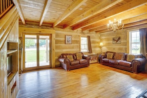 Living Room | 1st Floor | Smart TV | Wood-Burning Fireplace | Free WiFi