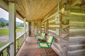 Front Porch | Mountain View | Outdoor Seating