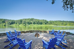Private Lakefront | Fire Pit