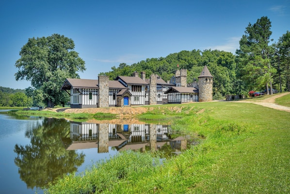 Saint Mary Vacation Rental | 7BR | 4BA | 6,800 Sq Ft | Steps Required