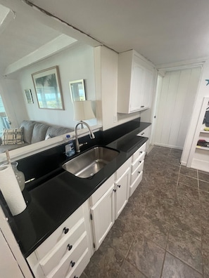 Kitchen with granite tops / fully stocked kitchen 