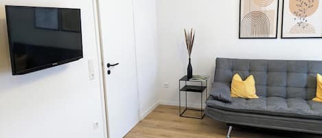 Ferienwohnung mit 50qm, 1 Schlafzimmer, 1 Wohn-Schlafzimmer, max. 3 Personen-Wohn- und Esszimmer