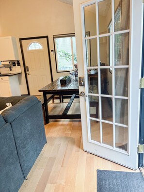 Entrance from porch into living area