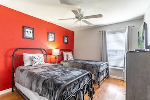 Bedroom 3 with Double Twin beds