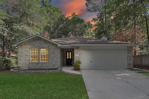 3 BR ∣ 2 BA ∣ 1940 sq. ft.