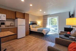 Unit with 1 Queen Bed
