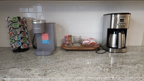 Kaffe og/eller kaffemaskine