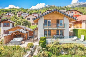 Stunning Alpine chalet