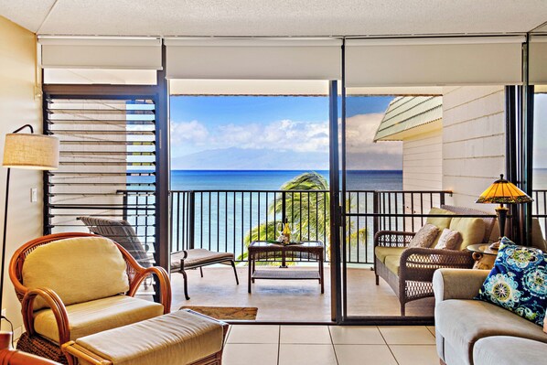 Large windows and sliding door onto the Lanai