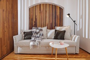 Extendable couch