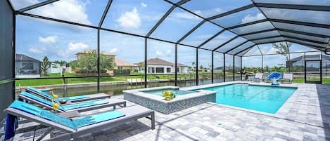 Large Pool Area with Overflow Jacuzzi