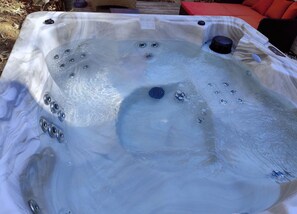 Hot tub for a warm relaxation
