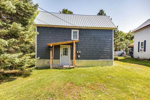 Ontonagon Vacation Rental | 2BR | 1BA | 950 Sq Ft | Stairs Required for Access