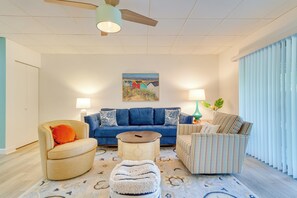 Living Room | Smart TV | Books | Record Player | Full Sleeper Sofa | Free WiFi