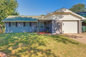 Home Exterior | Keyless Entry | 4 Mi to OU Campus