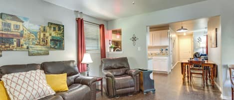 Norman Vacation Rental | 2BR | 1.5BA | 1,131 Sq Ft | 2 Steps Required to Enter