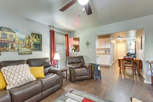 Norman Vacation Rental | 2BR | 1.5BA | 1,131 Sq Ft | 2 Steps Required to Enter