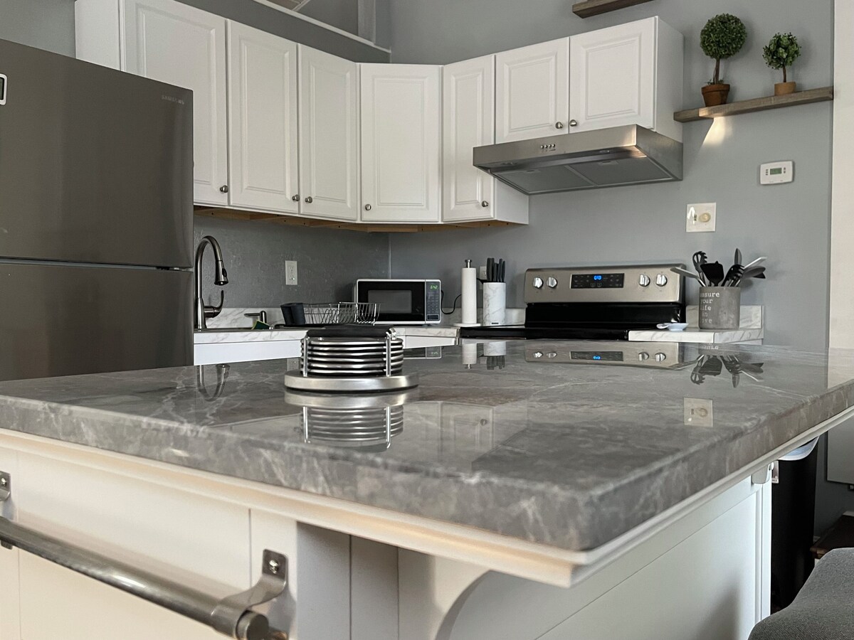 Beautiful studio apartment close to downtown Northampton!